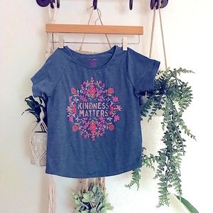 Girls Natural Life “ Kindness Matters “ super soft tee. Big girls size 10-12.